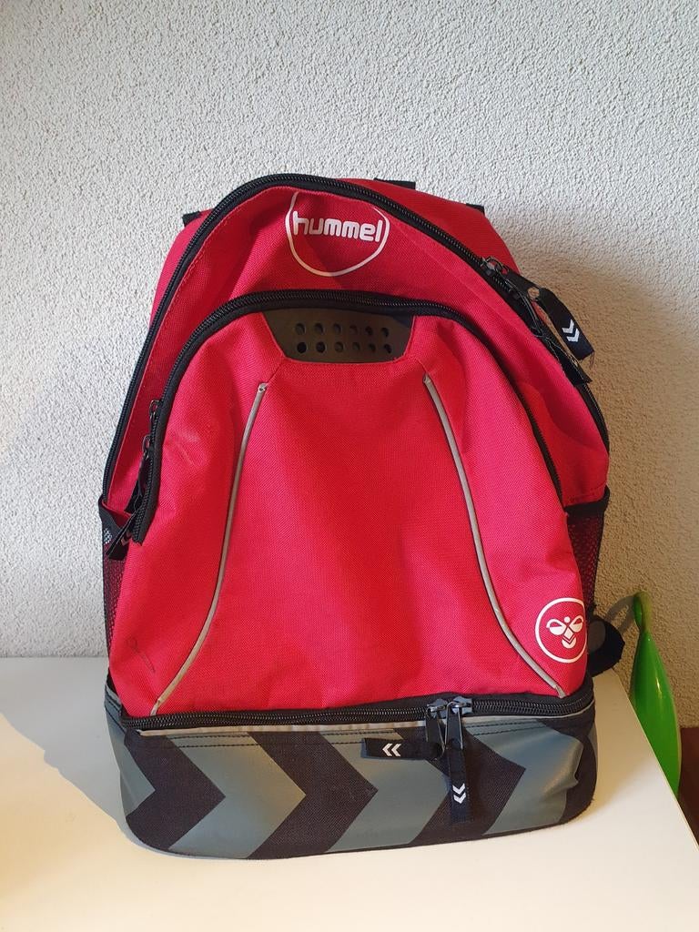 Hummel sporttas/rugzak rood met apart schoenenvak, Overige merken, Gebruikt, 25 tot 40 cm, Ophalen of Verzenden