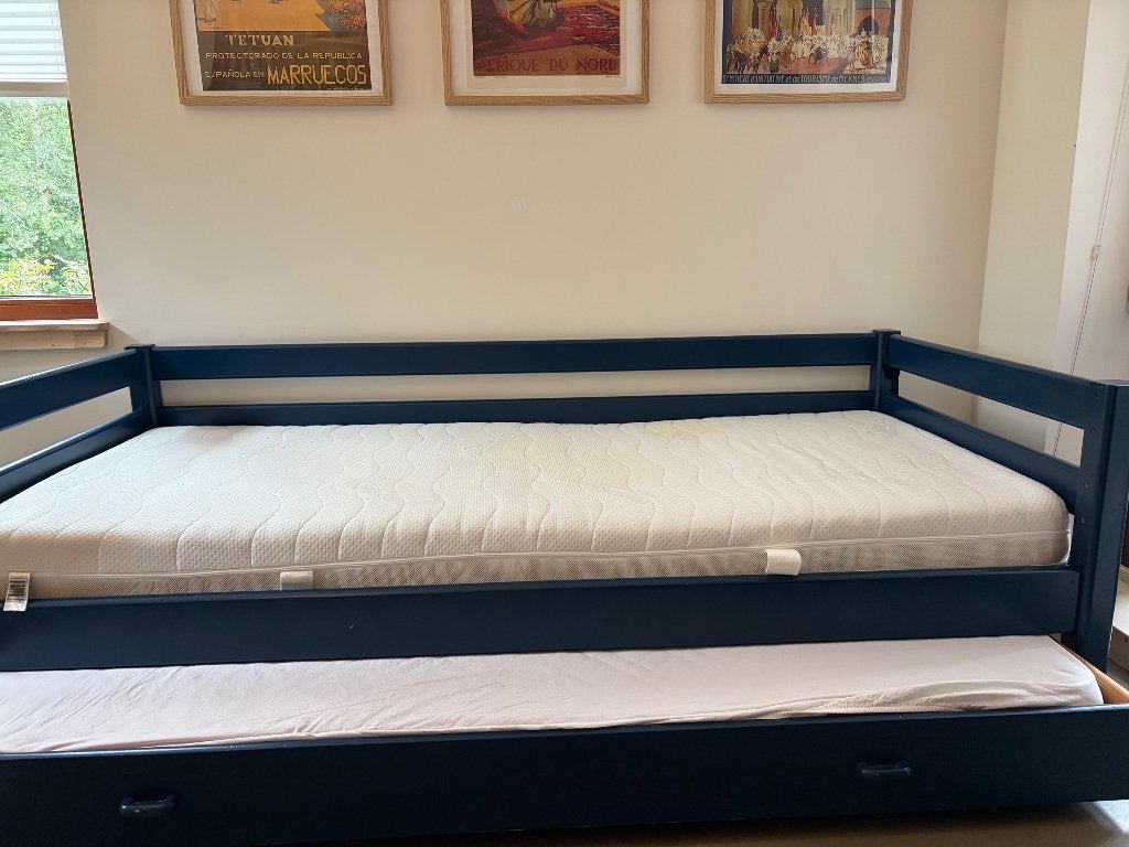 Eenpersoons Lundia bed met uitschuifbaar logeerbed, Lattenbodem, 85 tot 100 cm, Ophalen of Verzenden, Zo goed als nieuw