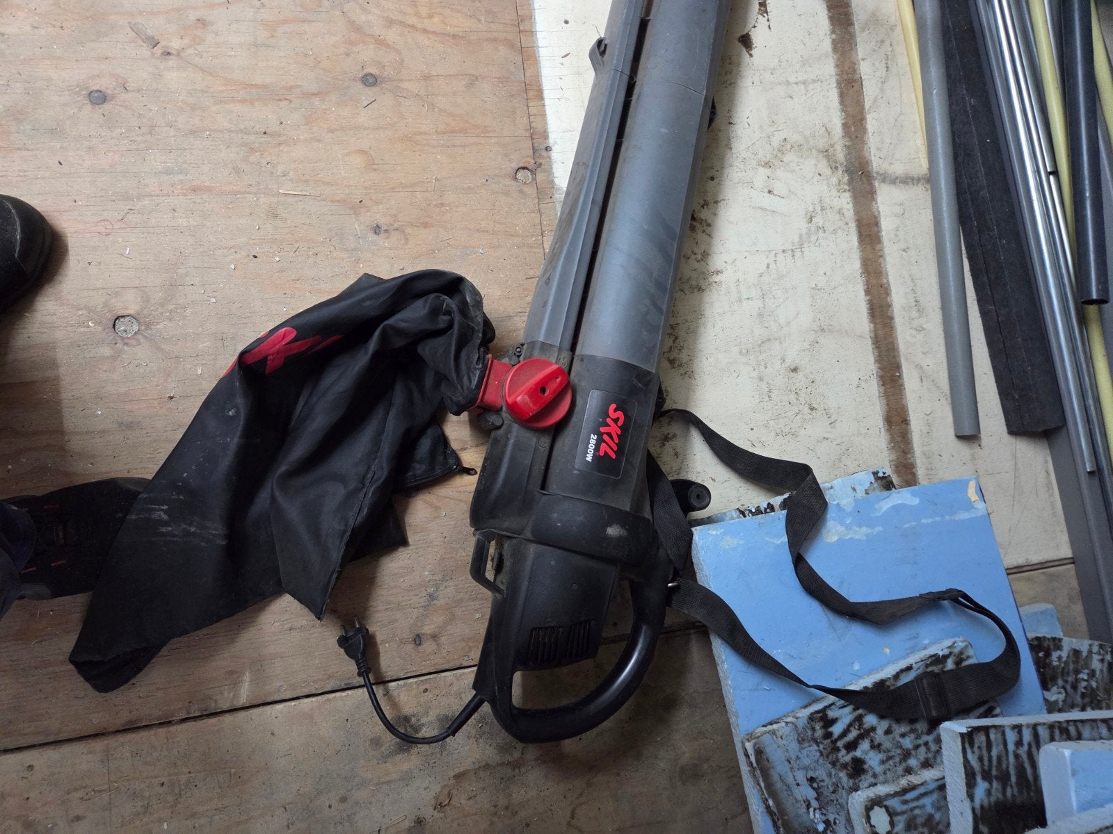Skil 2800W Bladblazer met Zuig- en Versnipperfunctie, Ophalen, Gebruikt, Met opvangzak, Handgedragen