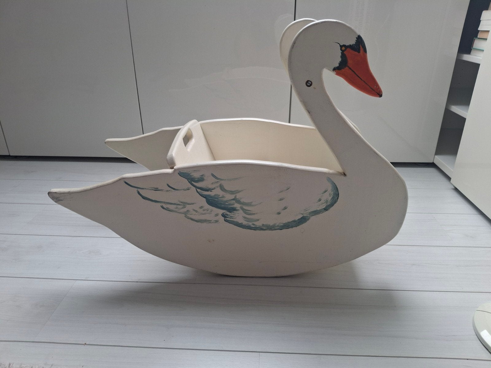 Houten schommelzwaan zonder wieltjes, Ophalen