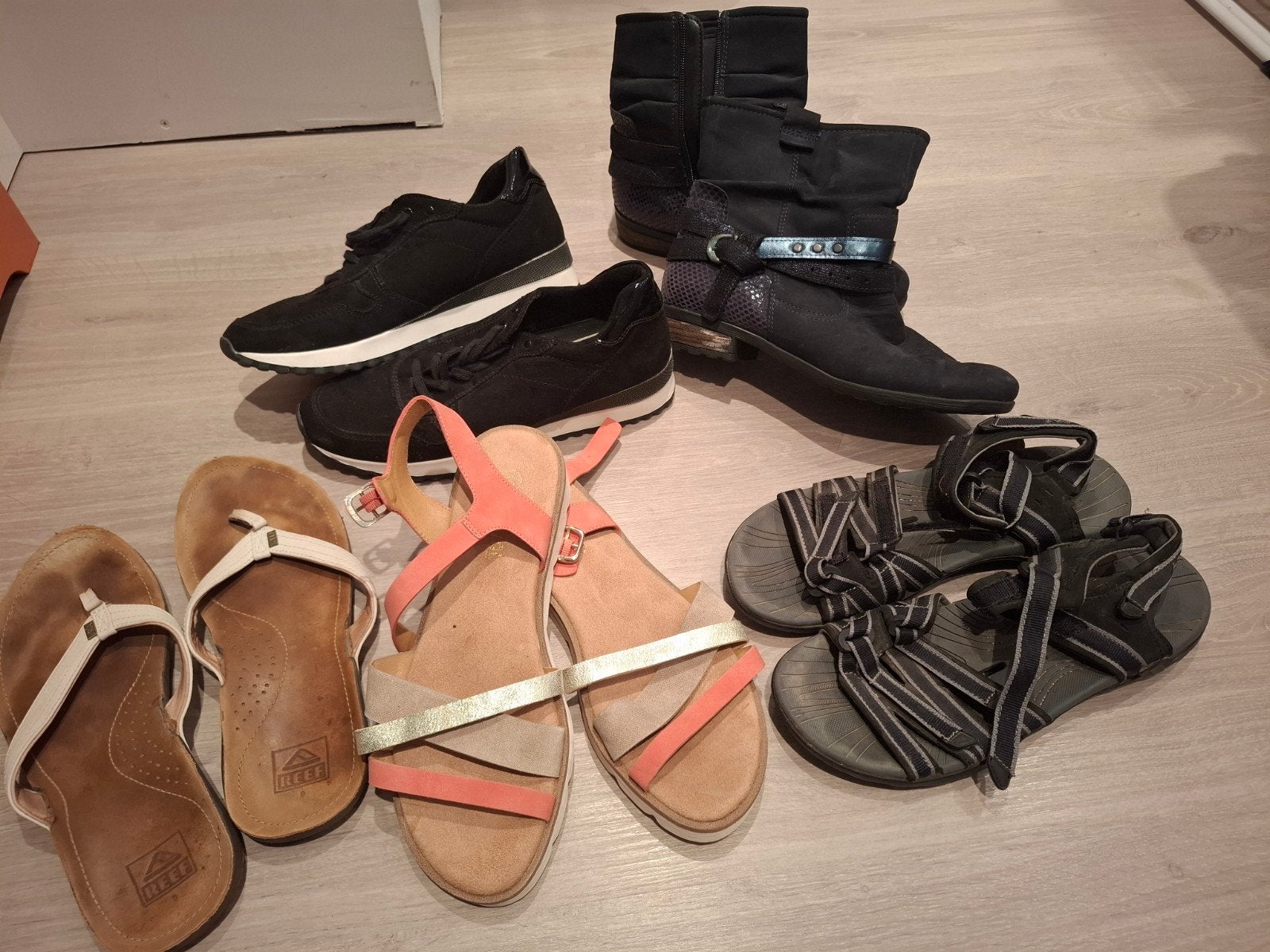 Reef slippers, sandalen, sneakers maat 40, Ophalen of Verzenden, Gedragen