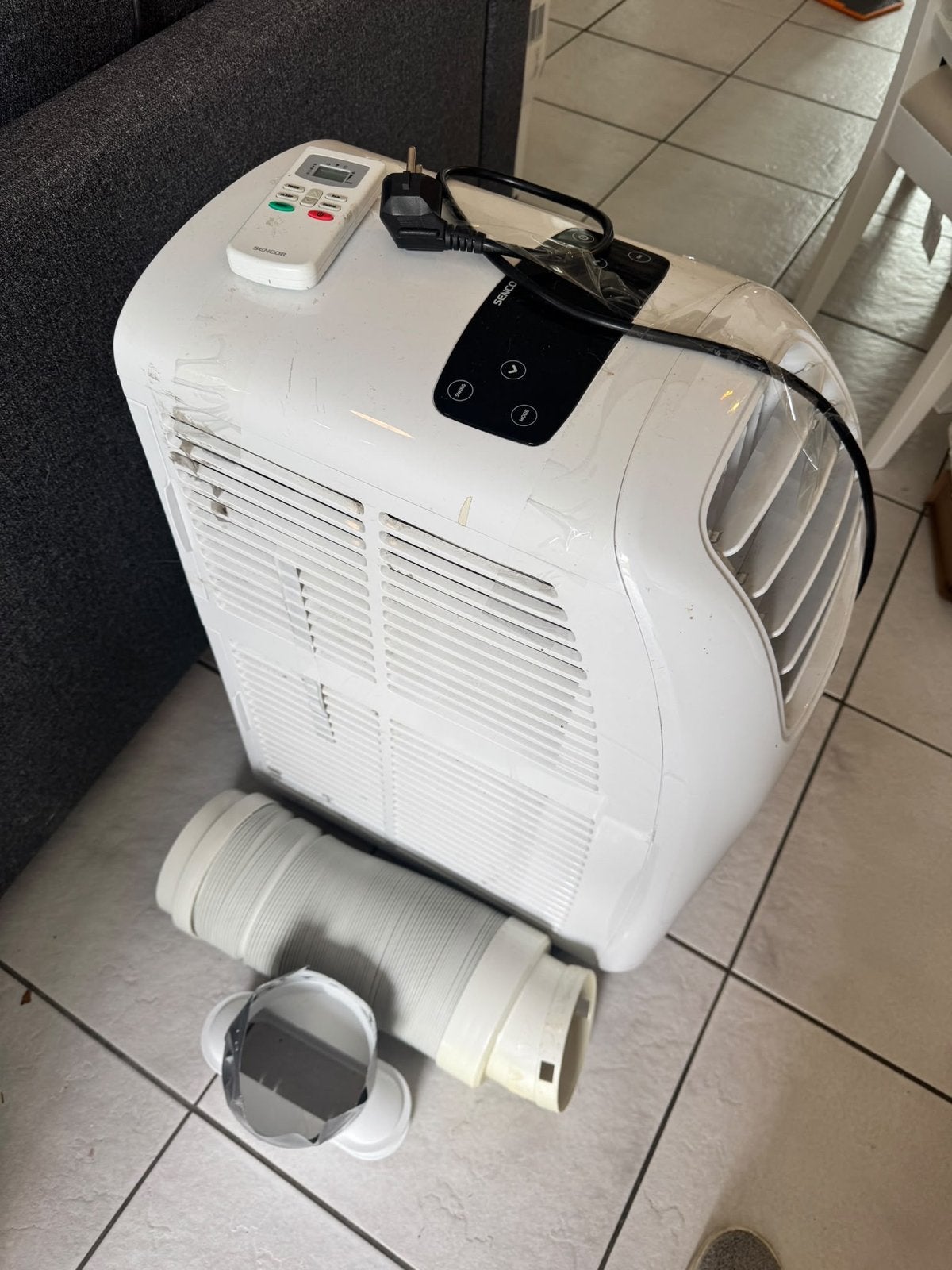 Mobiele airco Sencor met afstandsbediening en afvoerslang, Witgoed en Apparatuur, Gebruikt, Minder dan 60 m³, 3 snelheden of meer
