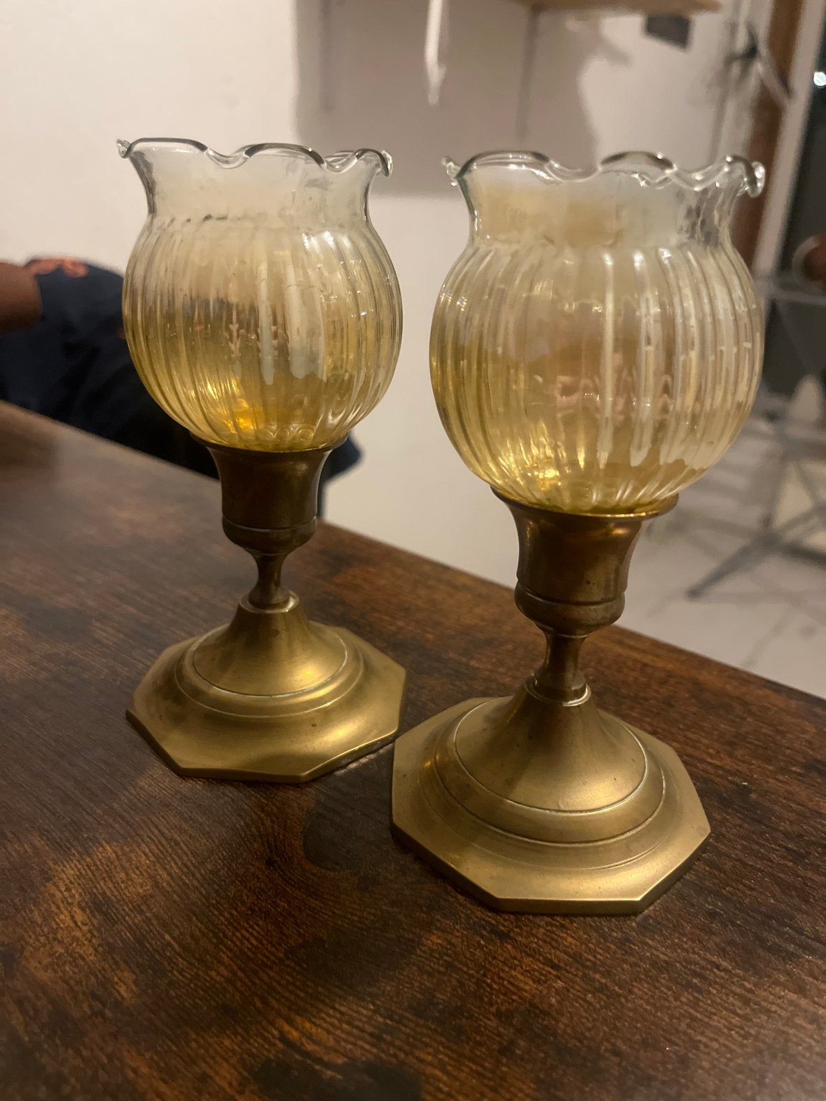 Set van 2 Vintage Messing Kandelaars met Glazen Kappen, Verzenden, Koper of Brons