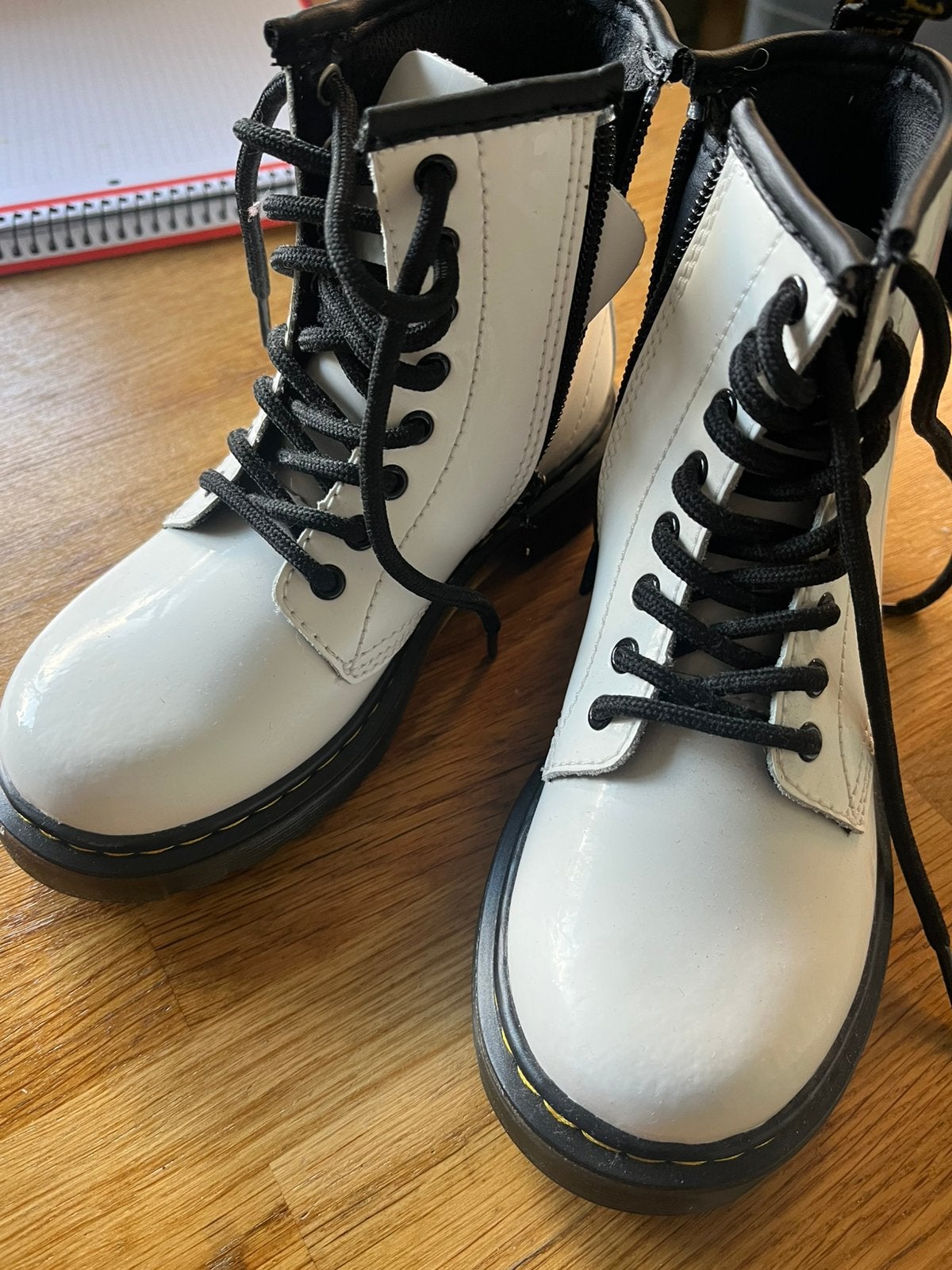 Nieuwe dr martens maat 29, Kinderen en Baby's, Kinderkleding | Schoenen en Sokken, Ophalen of Verzenden, Nieuw, Meisje, Laarzen