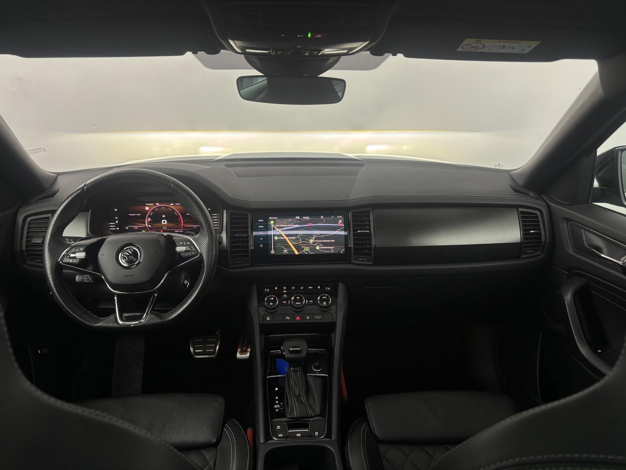 Skoda Kodiaq 1.5 TSI 150pk DSG Sportline Business 7p. | NL A, Auto's, 4 cilinders, 7 stoelen, Zwart, Bedrijf