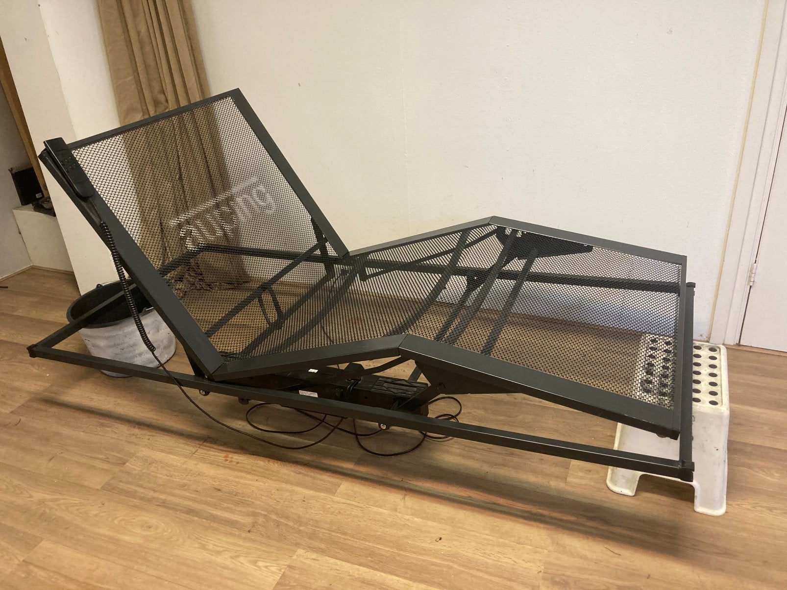Auping spiraal 90x200 elektrisch, Ophalen, Verstelbaar, 90 cm, Eenpersoons