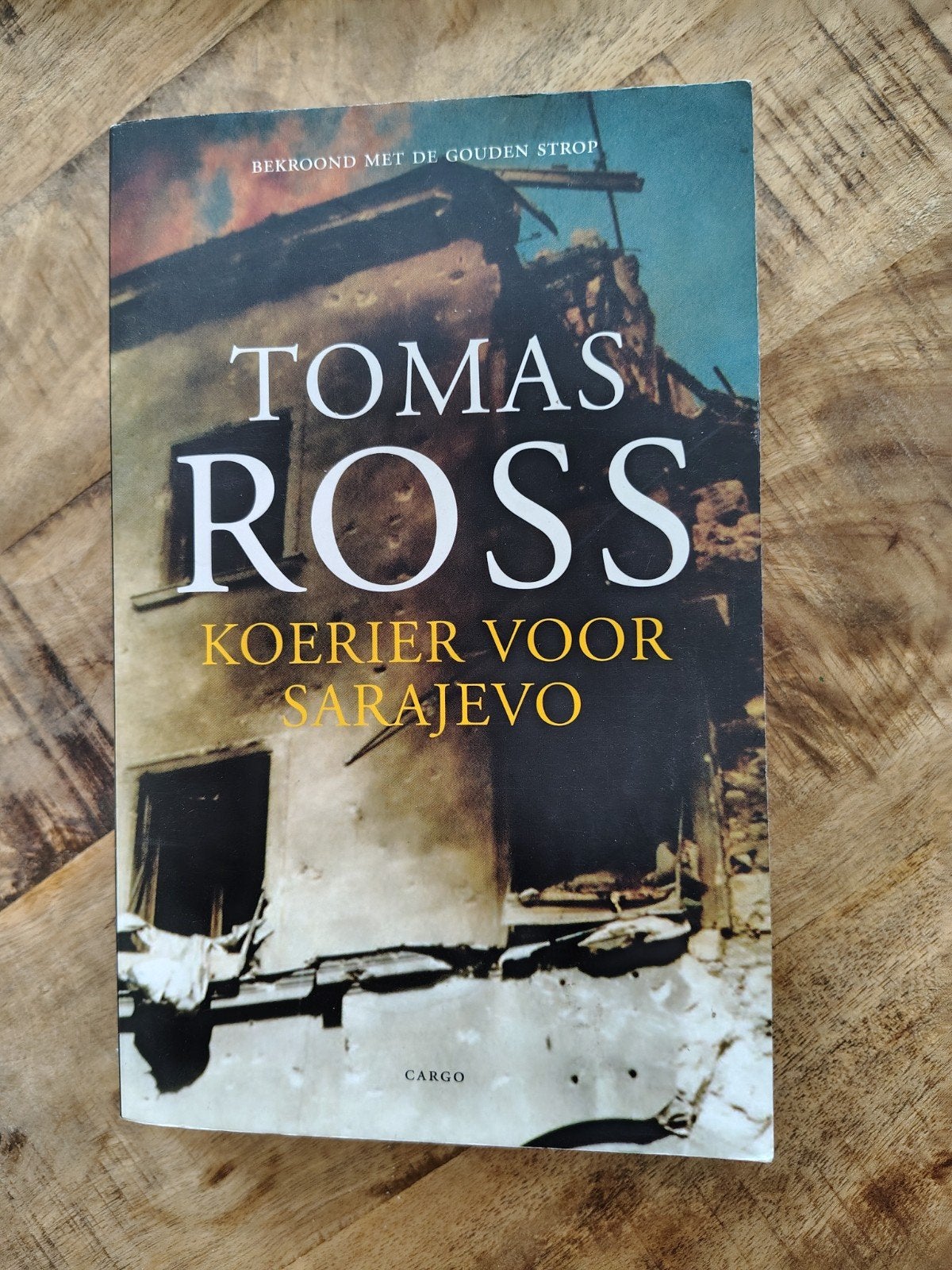 Tomas Ross - Koerier voor Sarajevo, Ophalen of Verzenden, Gelezen, Tomas Ross
