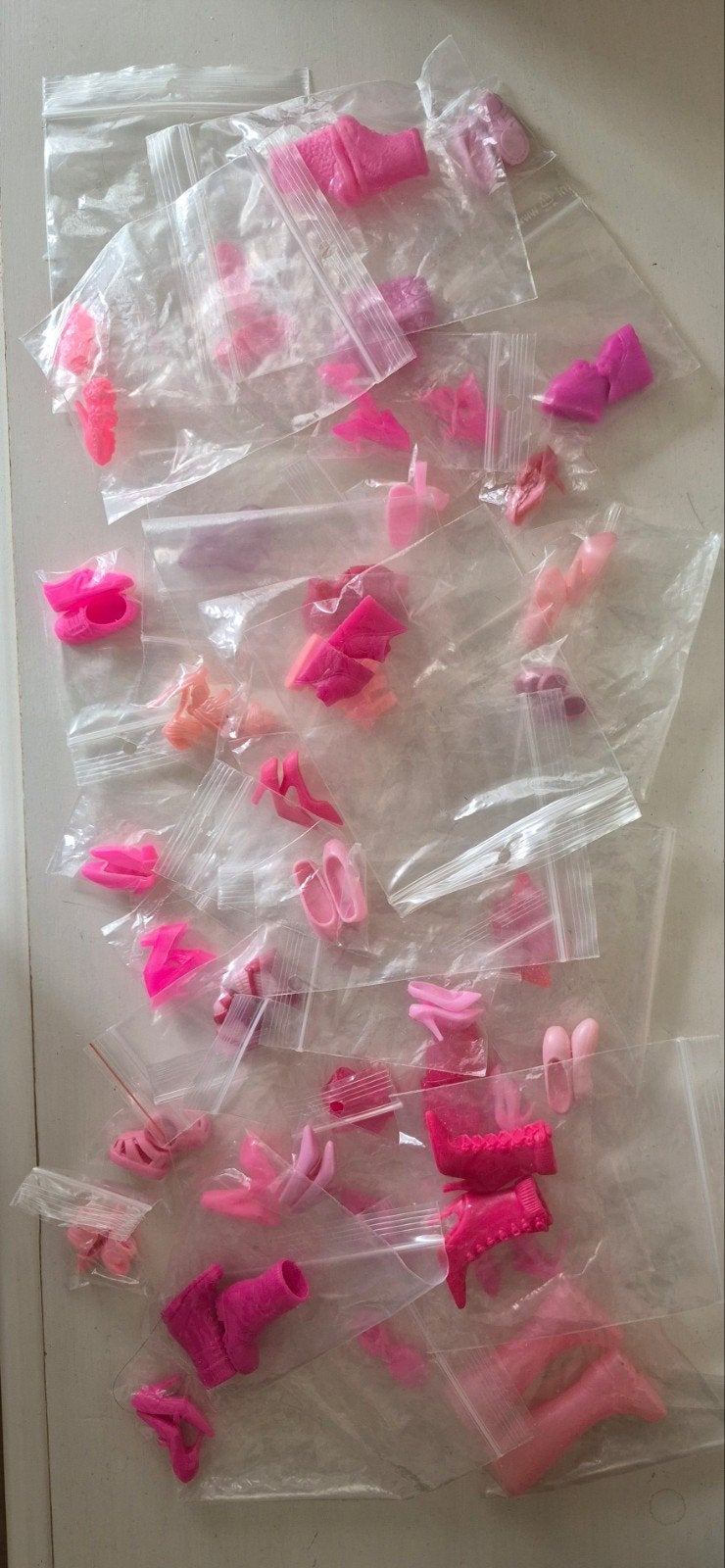 40 paar roze barbie schoentjes van alles wat, Ophalen of Verzenden, Accessoires