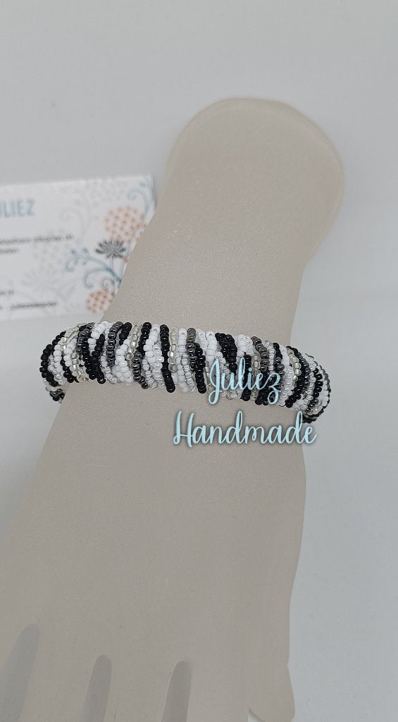 Aparte zwart-wit armband Miyuki kraaltjes Juliez Handmade, Ophalen of Verzenden, Nieuw, Zwart, Overige materialen