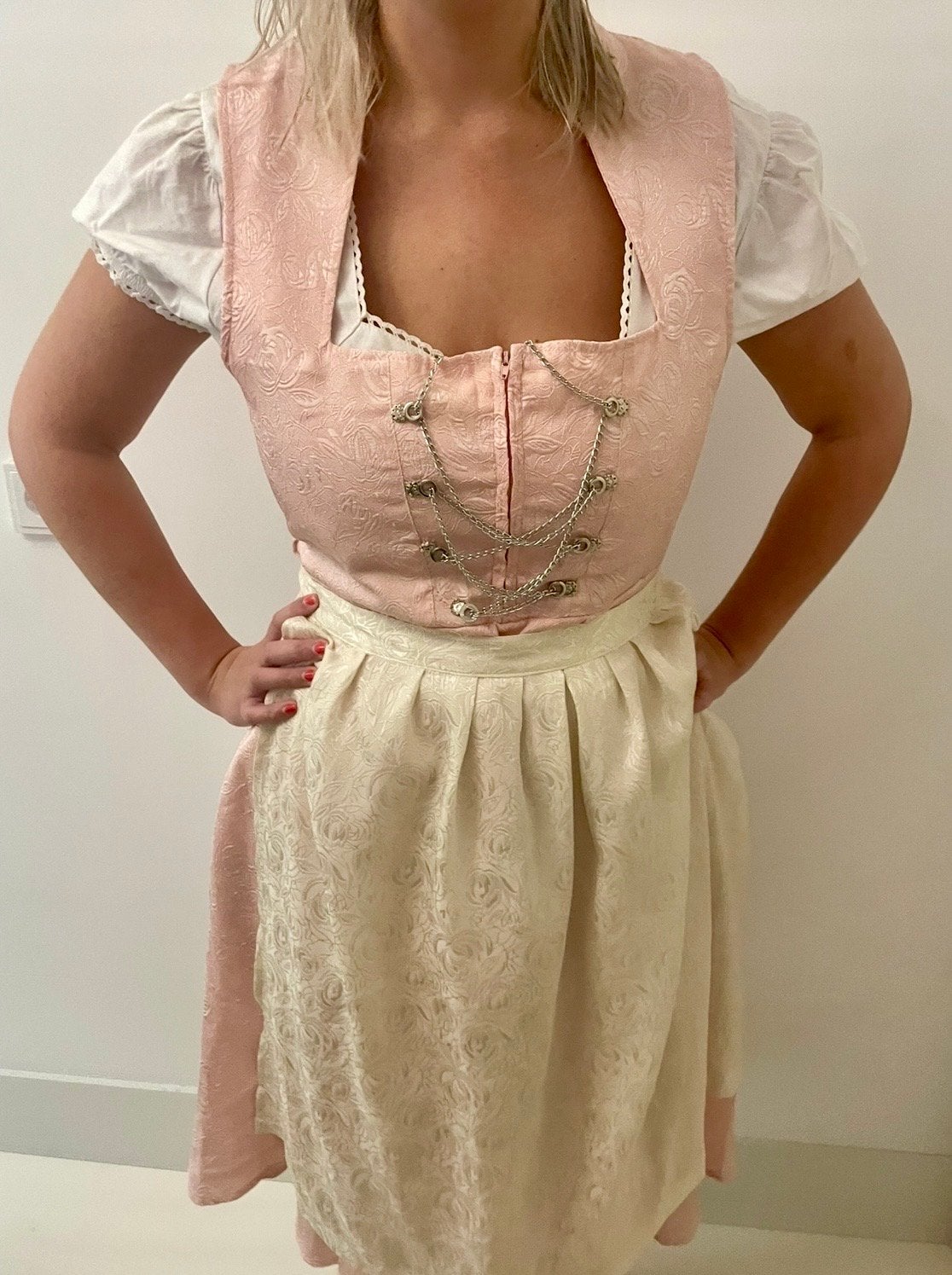 Dirndl Jurk met Schort en Blouse maat 42 roze Oktoberfest, Maat 42/44 (L), Ophalen of Verzenden, Zo goed als nieuw, Knielengte