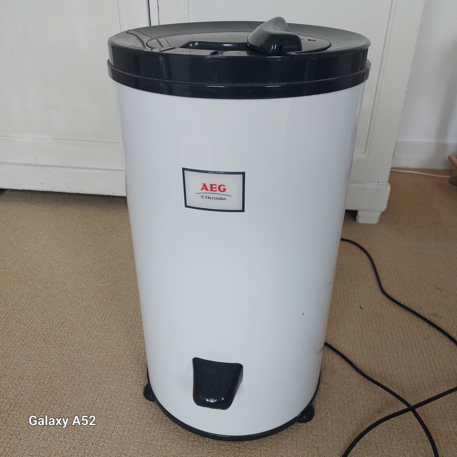 AEG centrifuge - Compact en efficiënt, Ophalen, Minder dan 1200 toeren, Minder dan 4 kg, Bovenlader