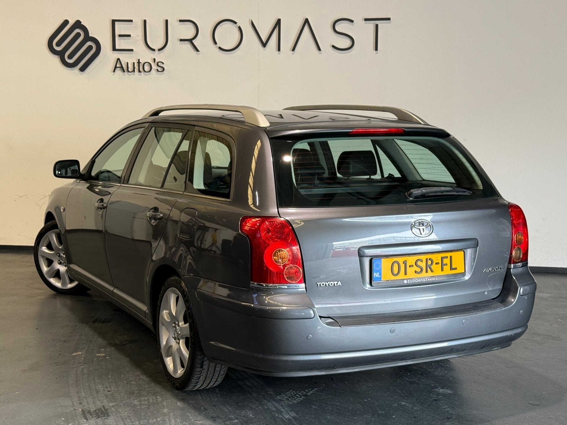 Toyota Avensis Wagon 2.0 VVTi Executive Leder bekleding Airc, Auto's, Voorwielaandrijving, Zwart, 4 cilinders, Handgeschakeld
