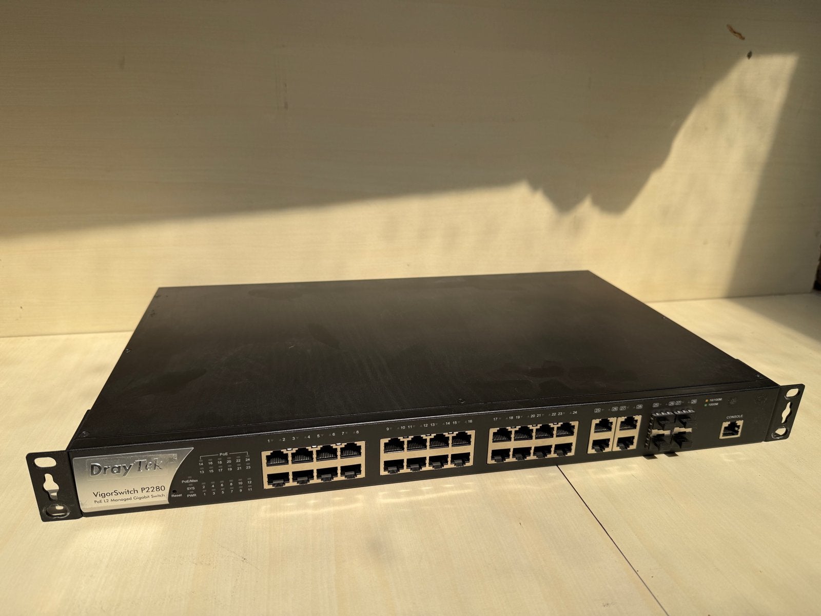 DrayTek VigorSwitch P2280 Gigabit Managed PoE Switch, Ophalen of Verzenden, Gebruikt