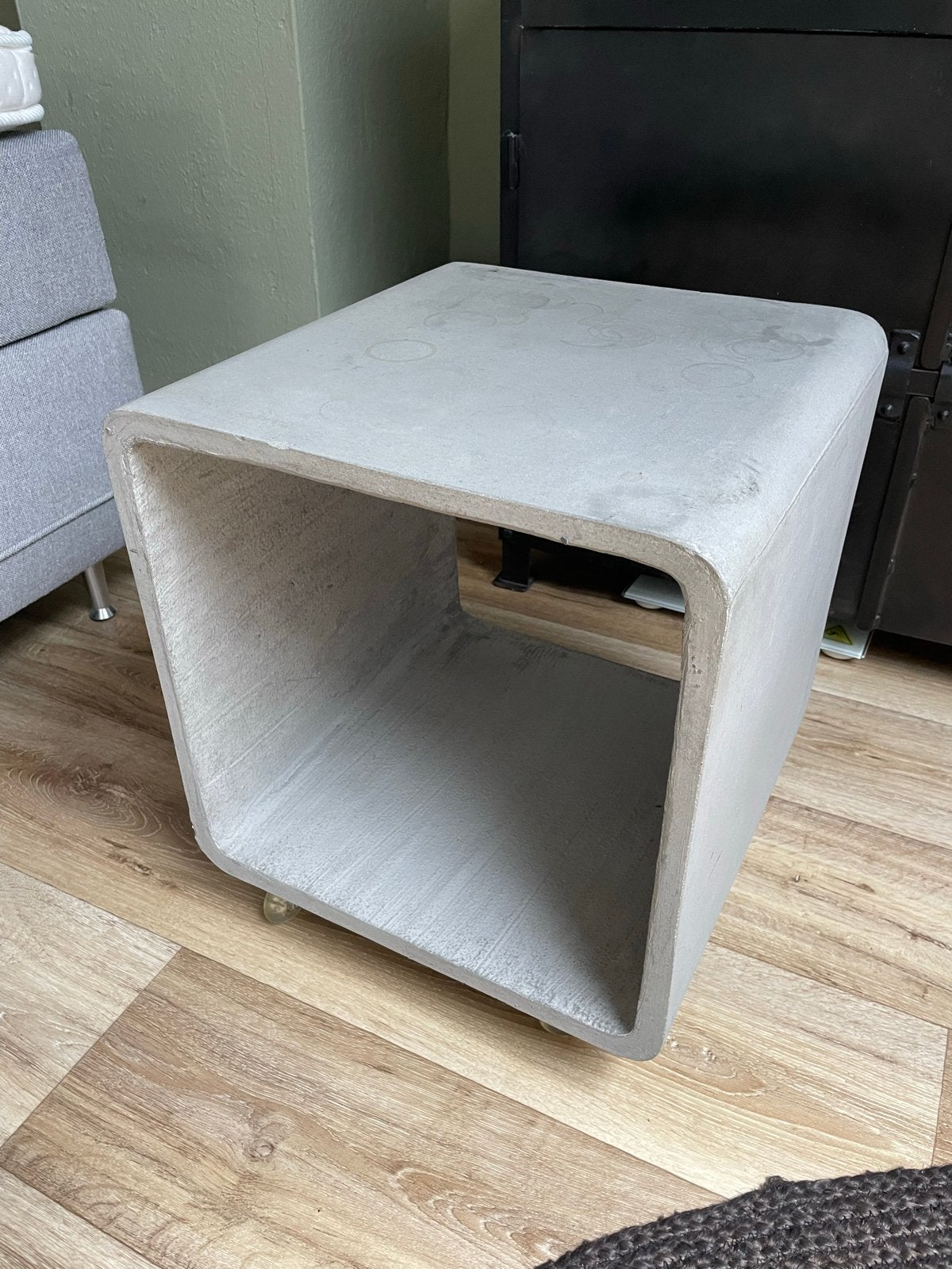 Stenen bijzettafel/nachtkastje op wieltjes, 40x40x47cm, Overige materialen, Minder dan 55 cm, Gebruikt, Vierkant