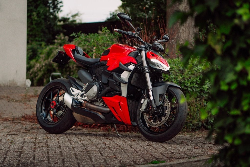 Ducati Streetfighter V2 | 16.240 km | 2022, 2 cilinders, Occasion, Traction Control, Motorrijbewijs A