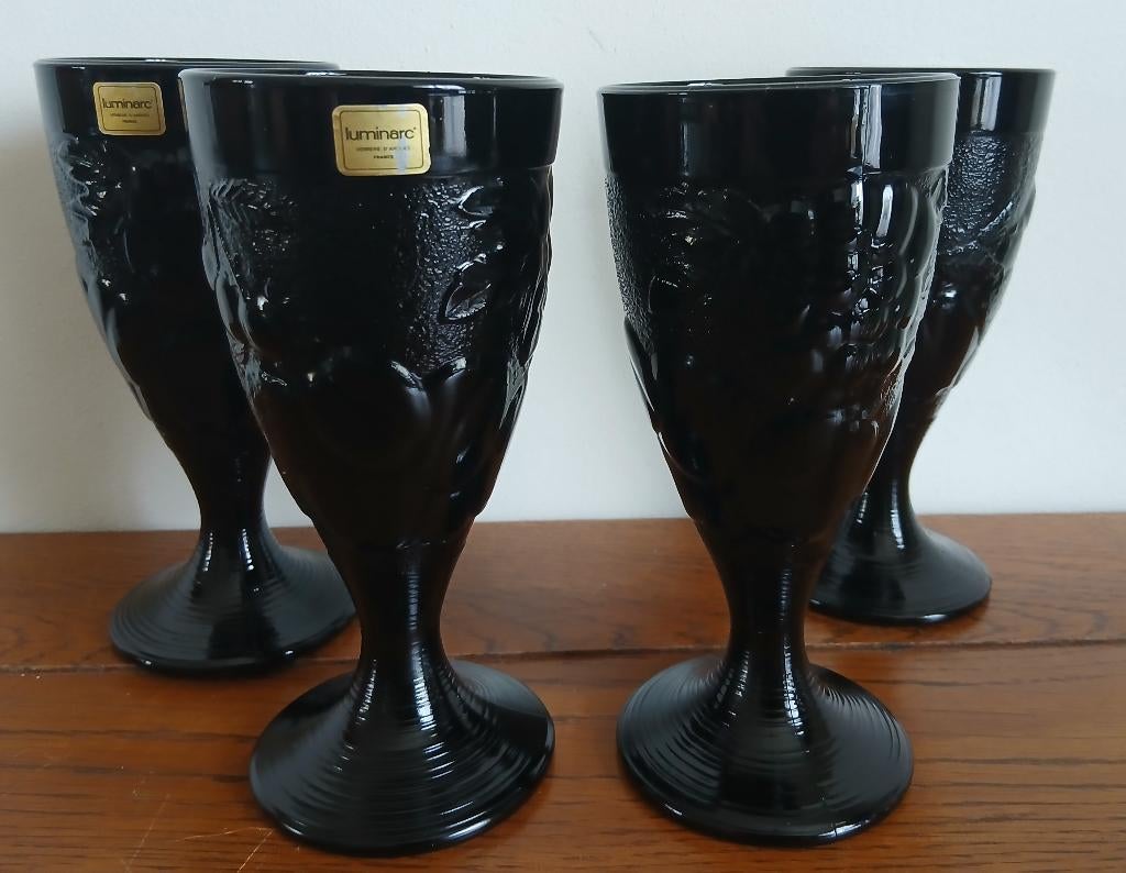 Set van 4 Luminarc coupes van zwart opaline geperst glas, Huis en Inrichting, Keuken | Servies, Glas of Glazen, Ophalen of Verzenden