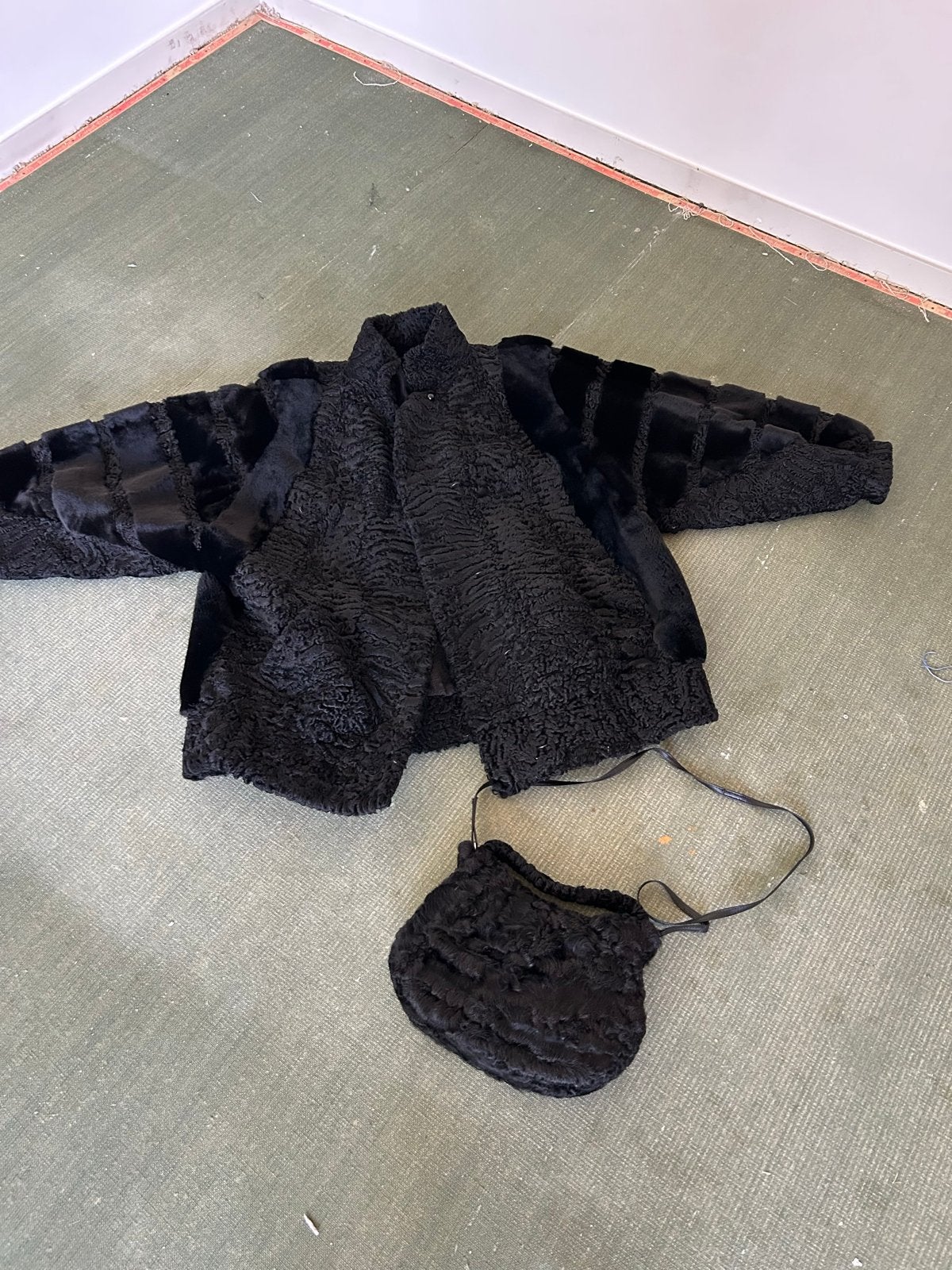 Zwarte Persianer Bontjas met bijpassende tas en muts, Kleding | Dames, Jassen | Winter, Ophalen of Verzenden, Zo goed als nieuw