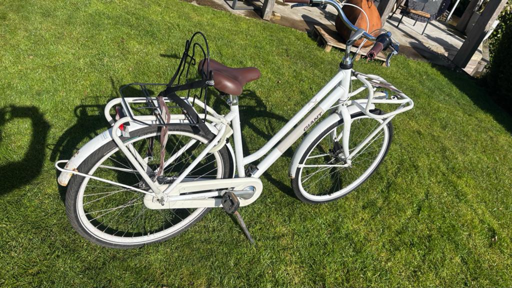 Giant Damesfiets - Wit met bagagedrager, Fietsen en Brommers, Ophalen, Versnellingen, Giant, Trommelrem