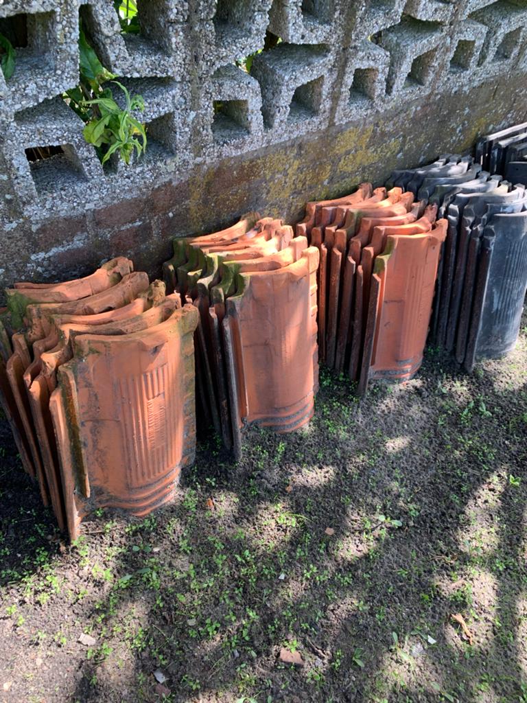 Gebruikte dakpannen, diverse kleuren en materialen, Doe-het-zelf en Verbouw, Dakpannen en Dakbedekking, Ophalen, Gebruikt, Steen of Klei