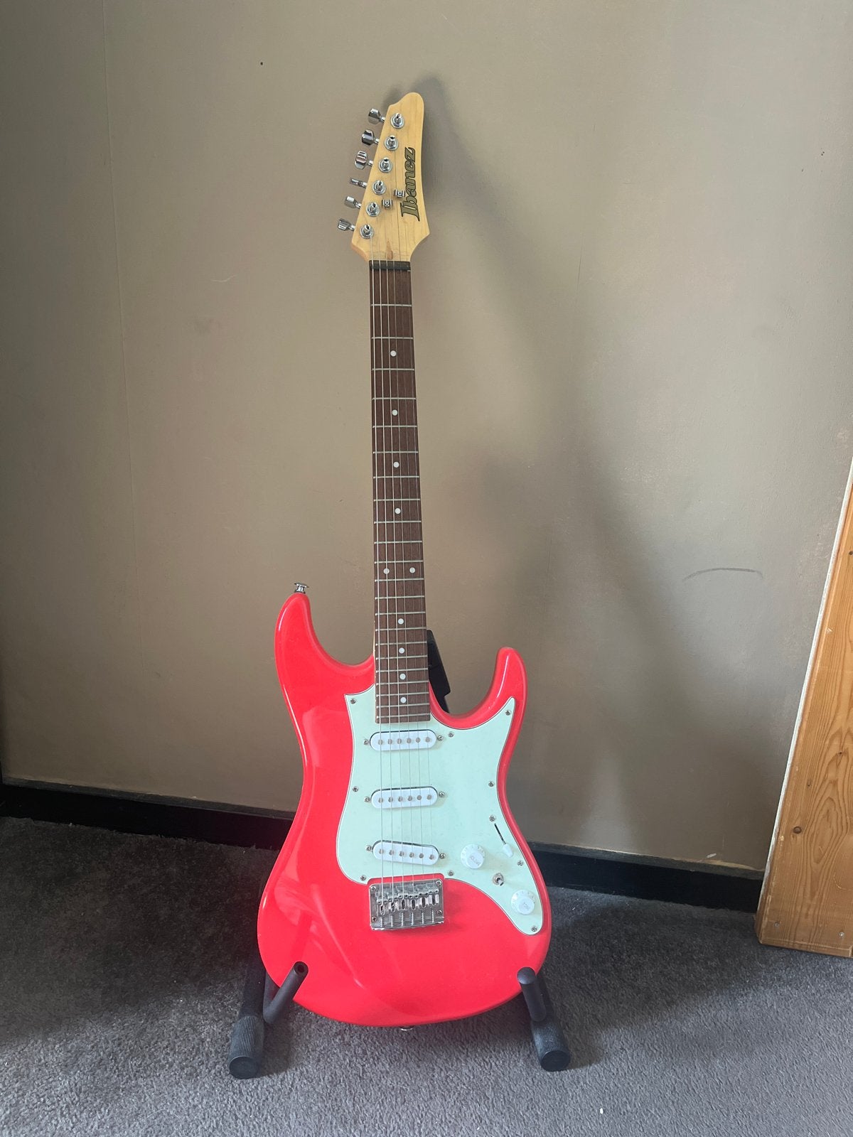 Ibanez AZES31-VM Vermillion gitaar + Fender Mustang LT25 ver, Muziek en Instrumenten, Ophalen, Ibanez, Met versterker, Zo goed als nieuw