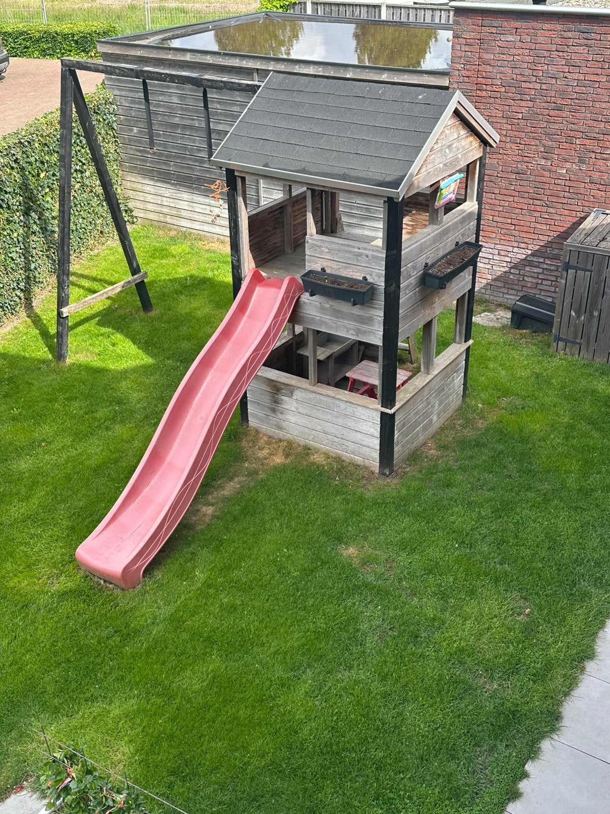 Mooi houten speelhuisje met glijbaan, Kinderen en Baby's, Speelgoed | Buiten | Speeltoestellen, Ophalen, Gebruikt, Glijbaan