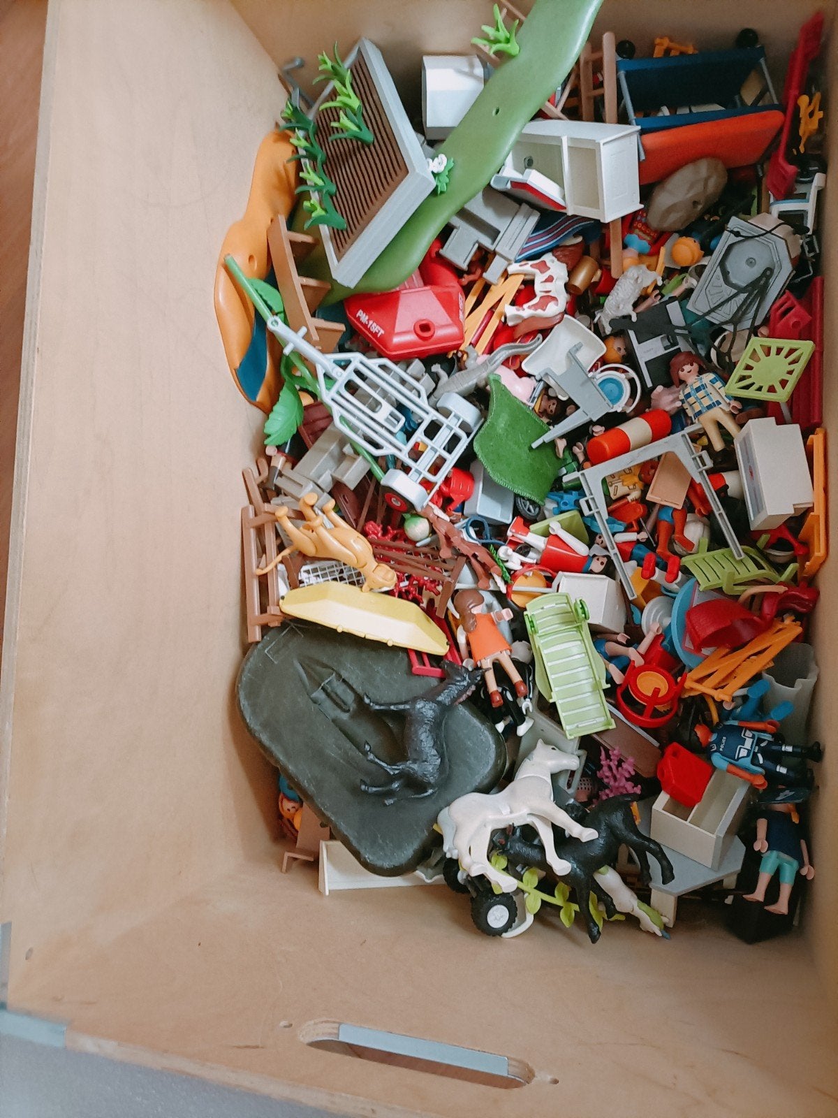 Grote bak Playmobil poppetjes en losse spullen, Ophalen, Gebruikt, Los playmobil