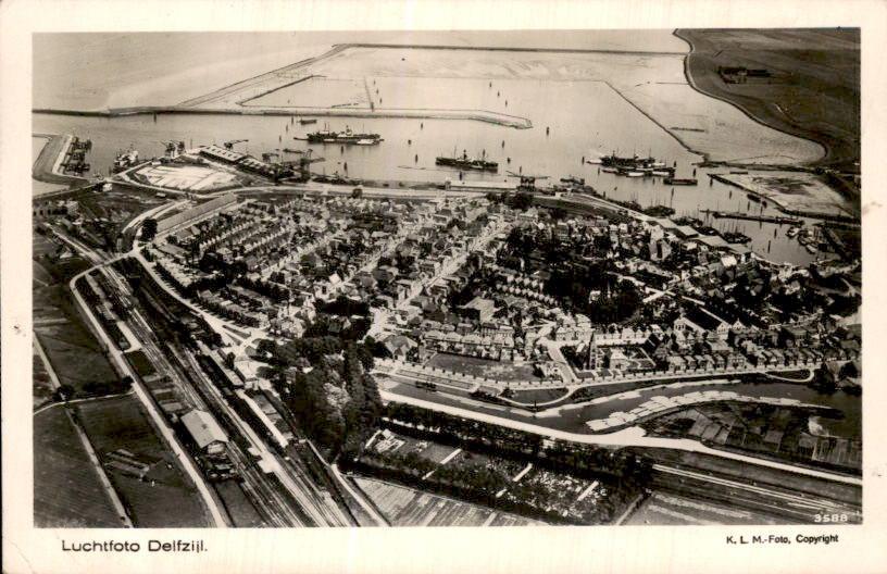 Delfzijl - LuchtFoto KLM, Ophalen of Verzenden, 1920 tot 1940, Gelopen, Groningen