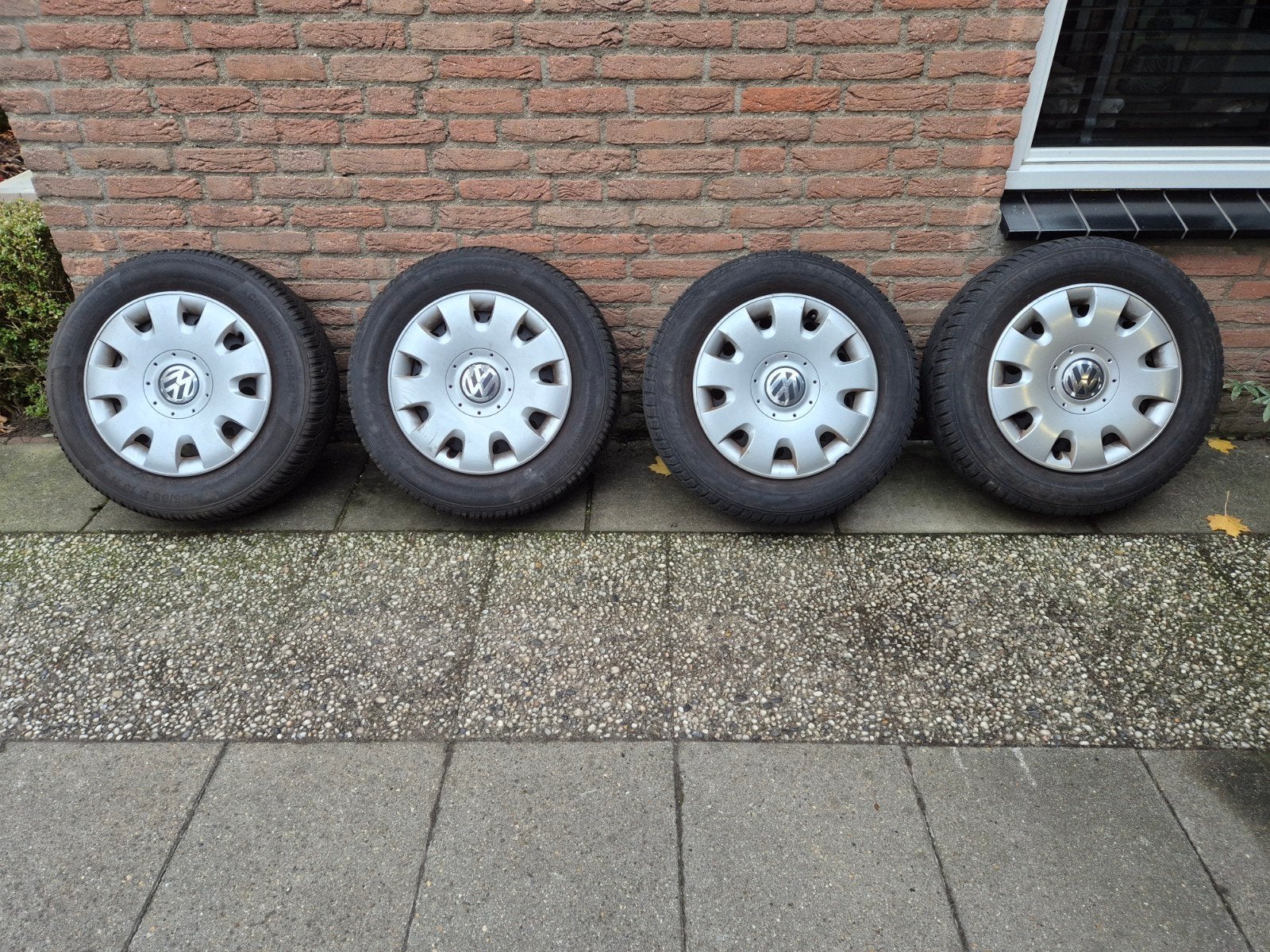 Winterbanden 5x112 met wieldoppen voor o.a. volkswagen, Auto diversen, Ophalen of Verzenden, Gebruikt