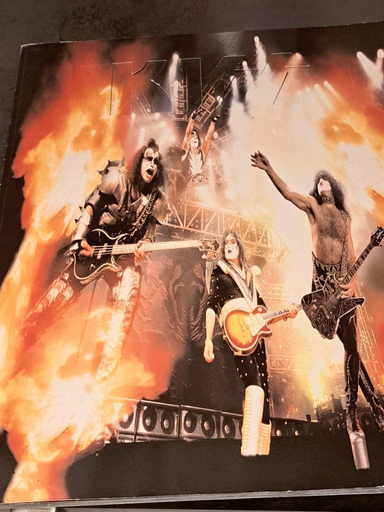 Kiss - The Farewell Tourbook 1973 - 2000, Verzamelen, Verzenden, Zo goed als nieuw, Boek, Tijdschrift of Artikel