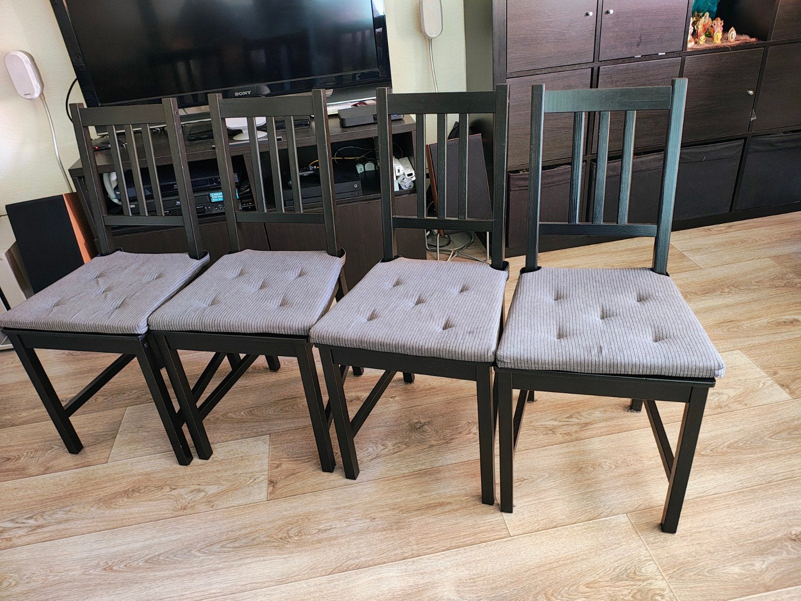 IKEA Stefan eetkamerstoelen met Justina kussens (4 stuks), Huis en Inrichting, Ophalen, Gebruikt, Overige kleuren, Moderne stoelen met een klassieke rugleuning
