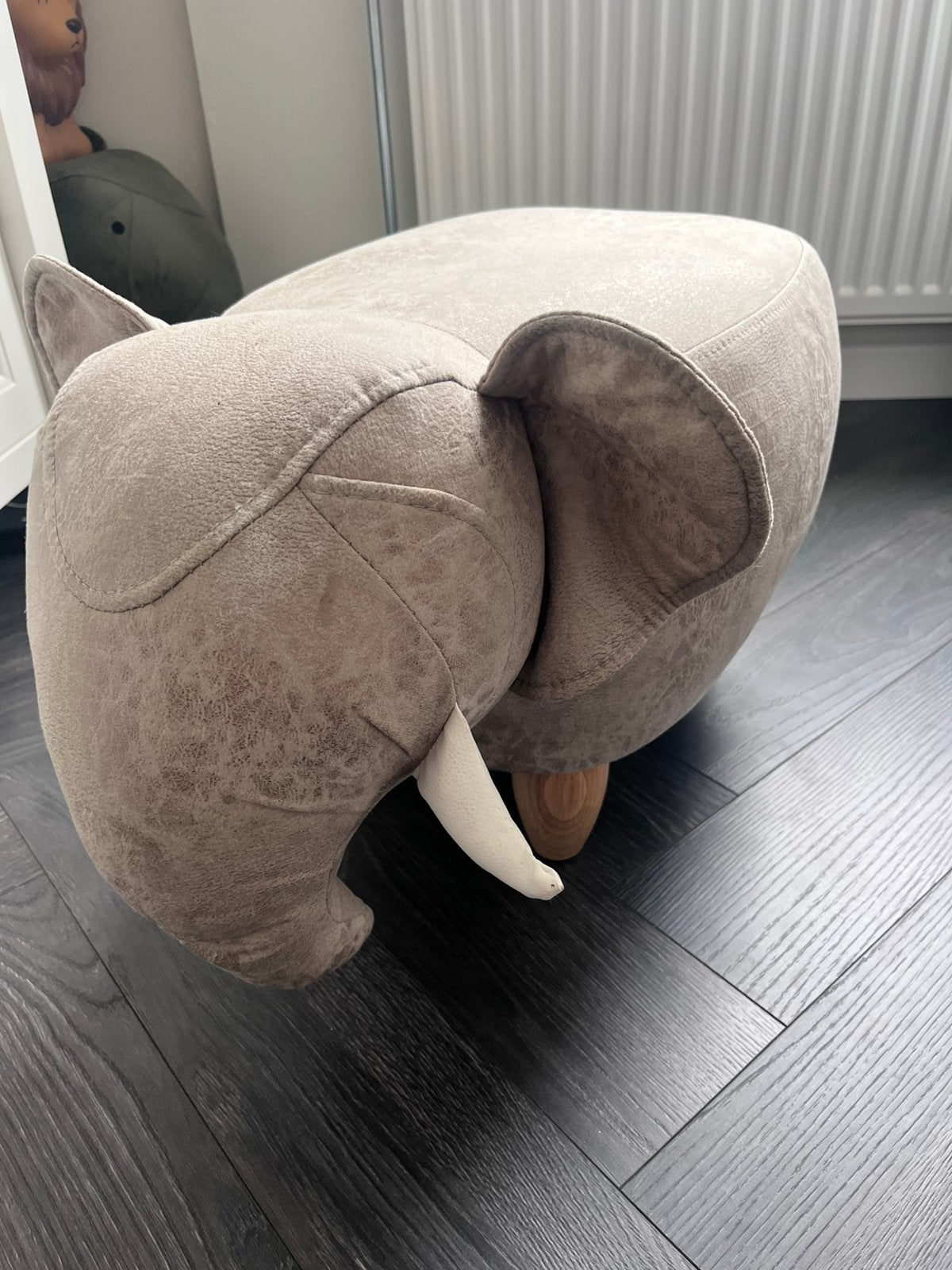 Olifanten poef zgan kleur beige, Ophalen, Zo goed als nieuw, Rond, Minder dan 50 cm