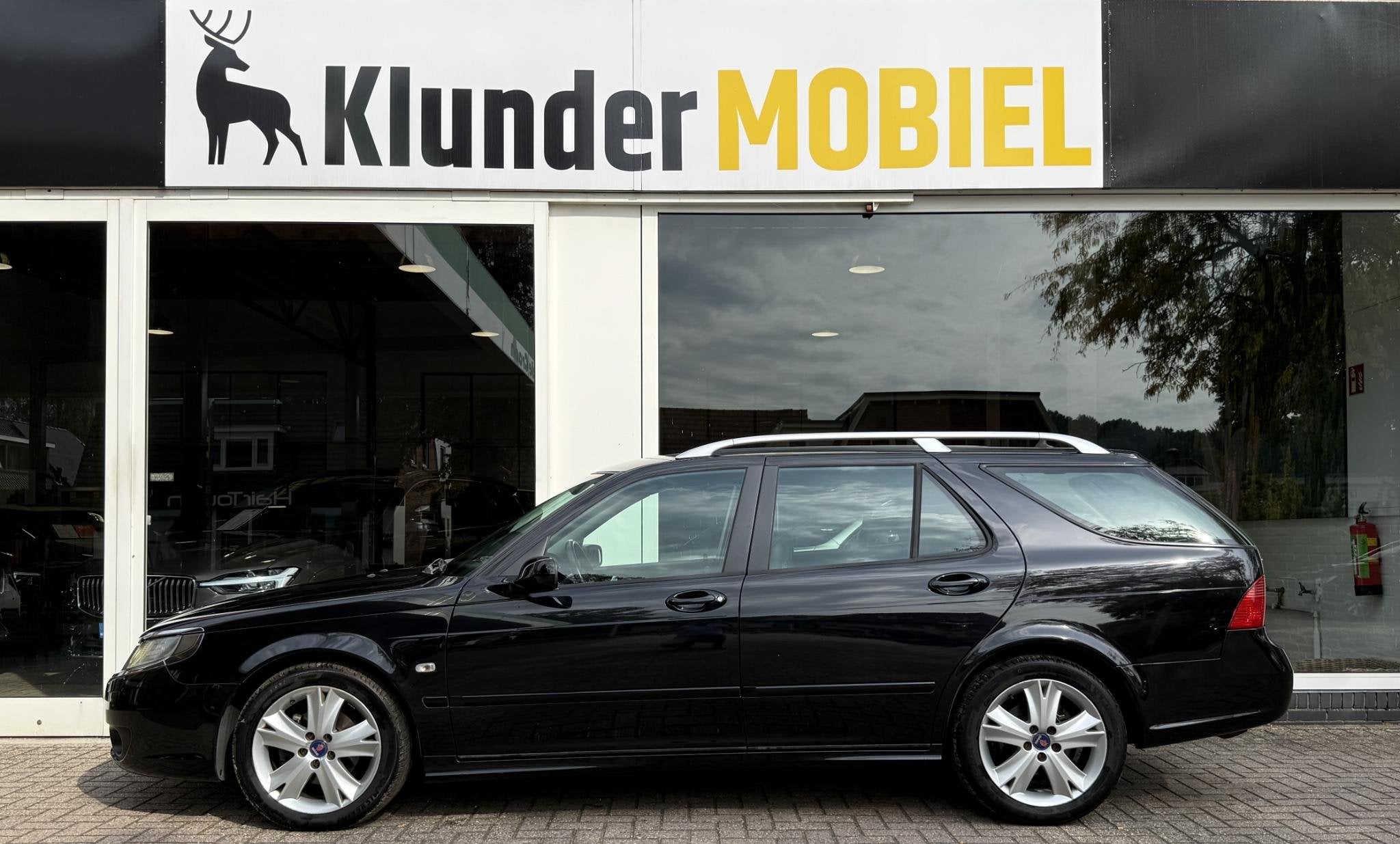 Saab 9-5 Estate 2.3t Vector Aut. |Leder|Xenon|Trekhaak|, Auto's, 4 cilinders, 2290 cc, Zwart, 93 €/maand