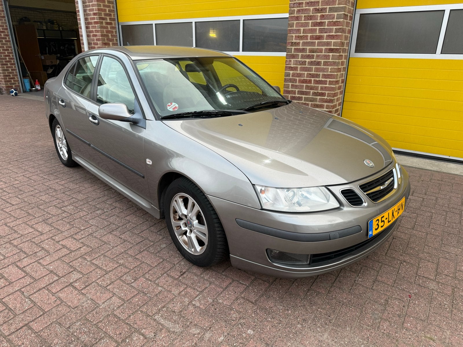 Saab 9-3 1.8 T Sport Sedan 2003 Grijs, Voorwielaandrijving, 1998 cc, 4 cilinders, Origineel Nederlands