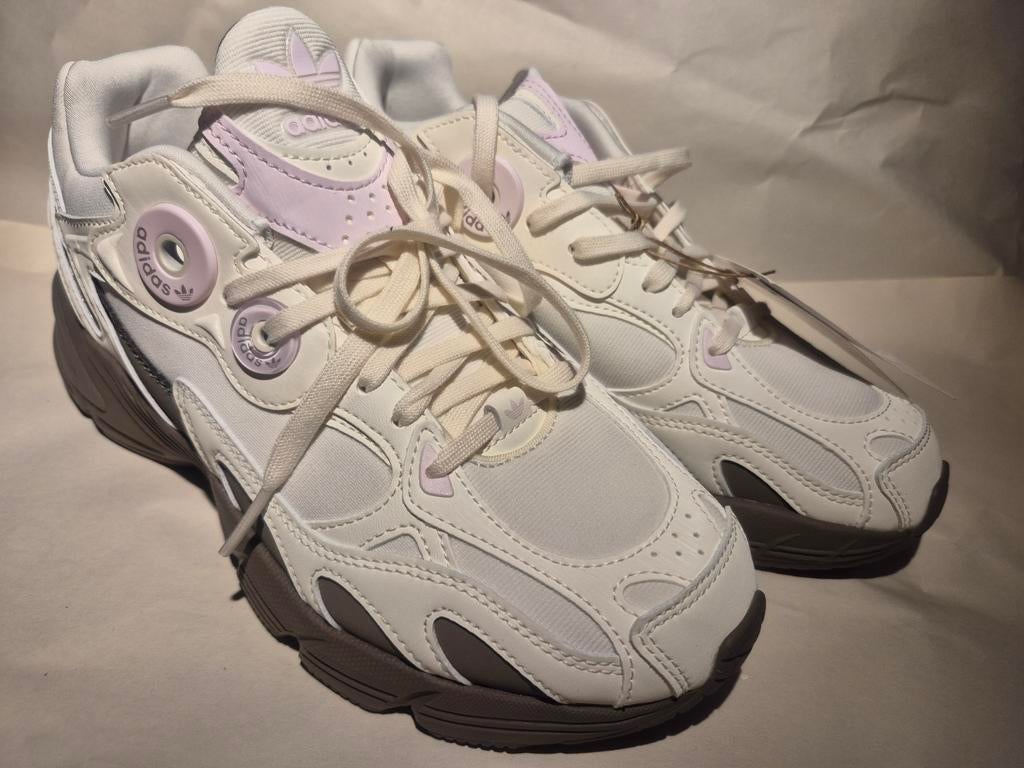 Adidas Astir W Sneakers - Nieuw met labels, Adidas, Wit, Nieuw, Ophalen of Verzenden