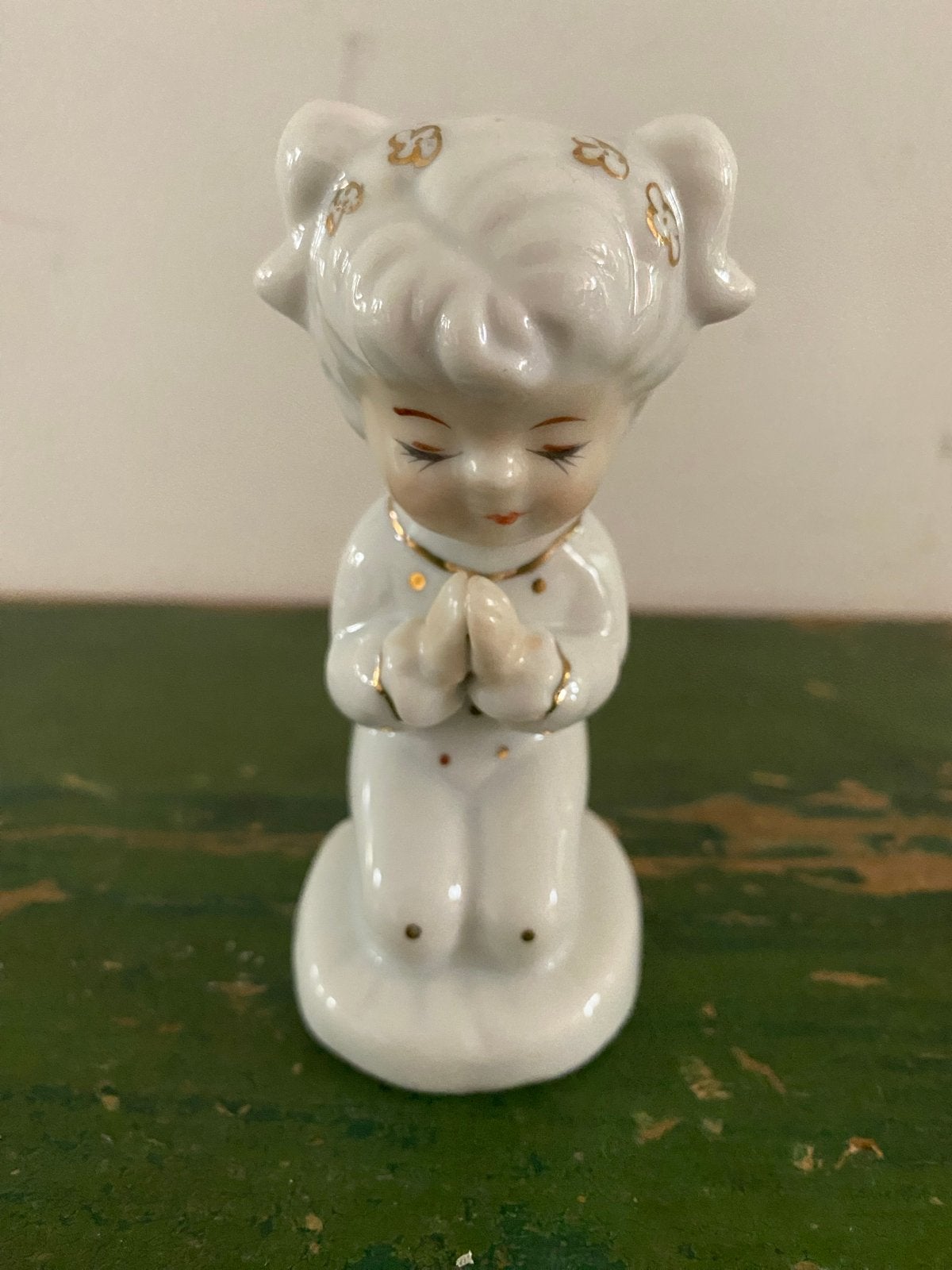 Vintage Porseleinen Beeldje Biddend Meisje, Ophalen of Verzenden, Gebruikt, Mens