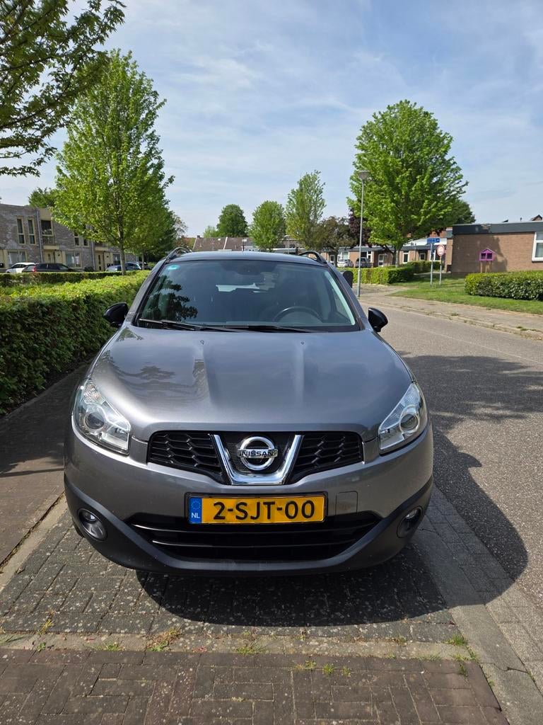 Nissan Qashqai 1.6 360 camera- panoramadak- trekhaak, Voorwielaandrijving, 662 kg, 4 cilinders, Leder en Stof