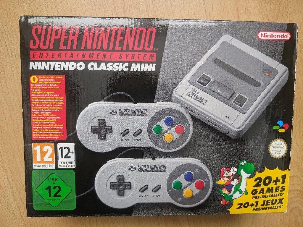 Nintendo Classic Mini SNES (Super NES), Spelcomputers en Games, Ophalen of Verzenden, Zo goed als nieuw, Met 2 controllers