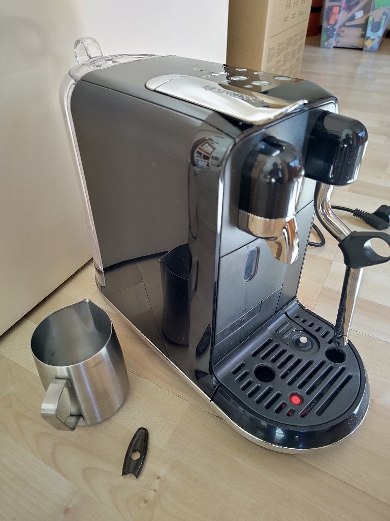 nespresso met melkopschuimer, Witgoed en Apparatuur, Koffiepads en cups, Gebruikt, Koffiemachine, Ophalen of Verzenden