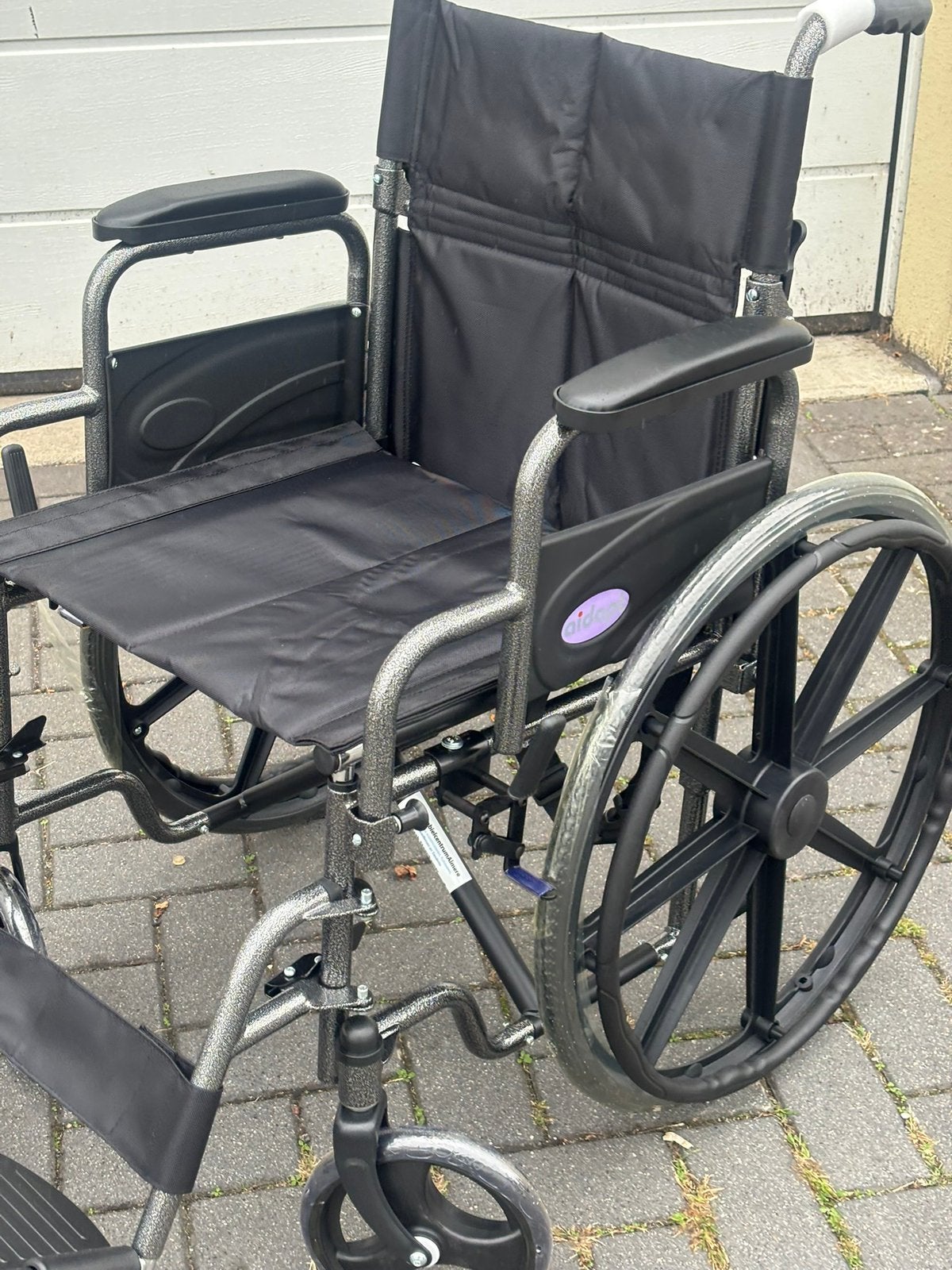 Foto 2 van Splinternieuwe dubbel klapbare rolstoel past in iedere auto