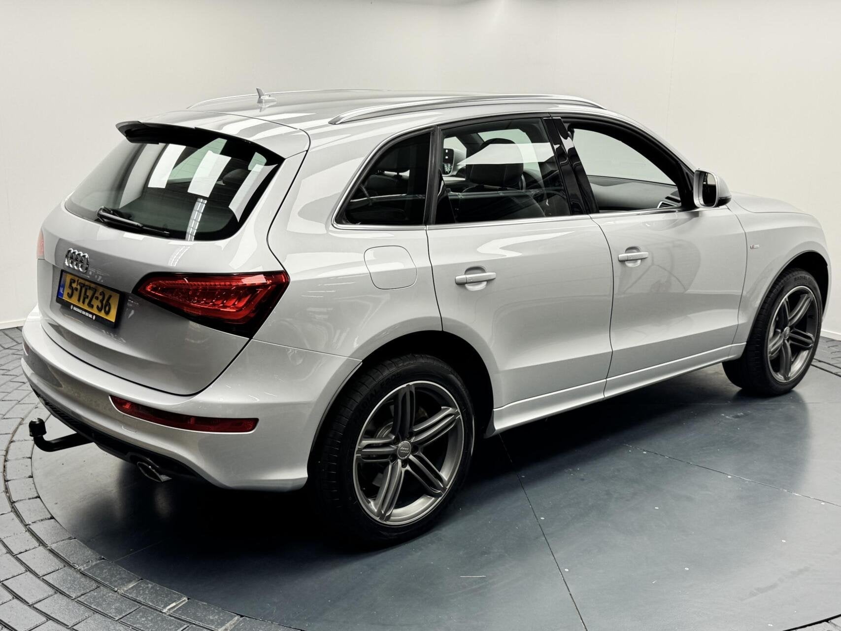 Audi Q5 3.0 TFSI Quattro S-Line Automaat-Trekhaak-Navigatie-, Auto's, Automaat, Gebruikt, 2995 cc, Leder en Stof