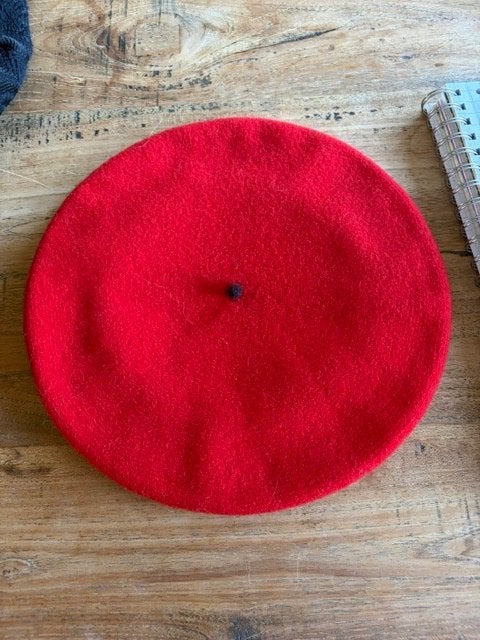 Le Beret Français rood met zwarte cabilou nieuw. Univ. maat, Ophalen of Verzenden, Nieuw