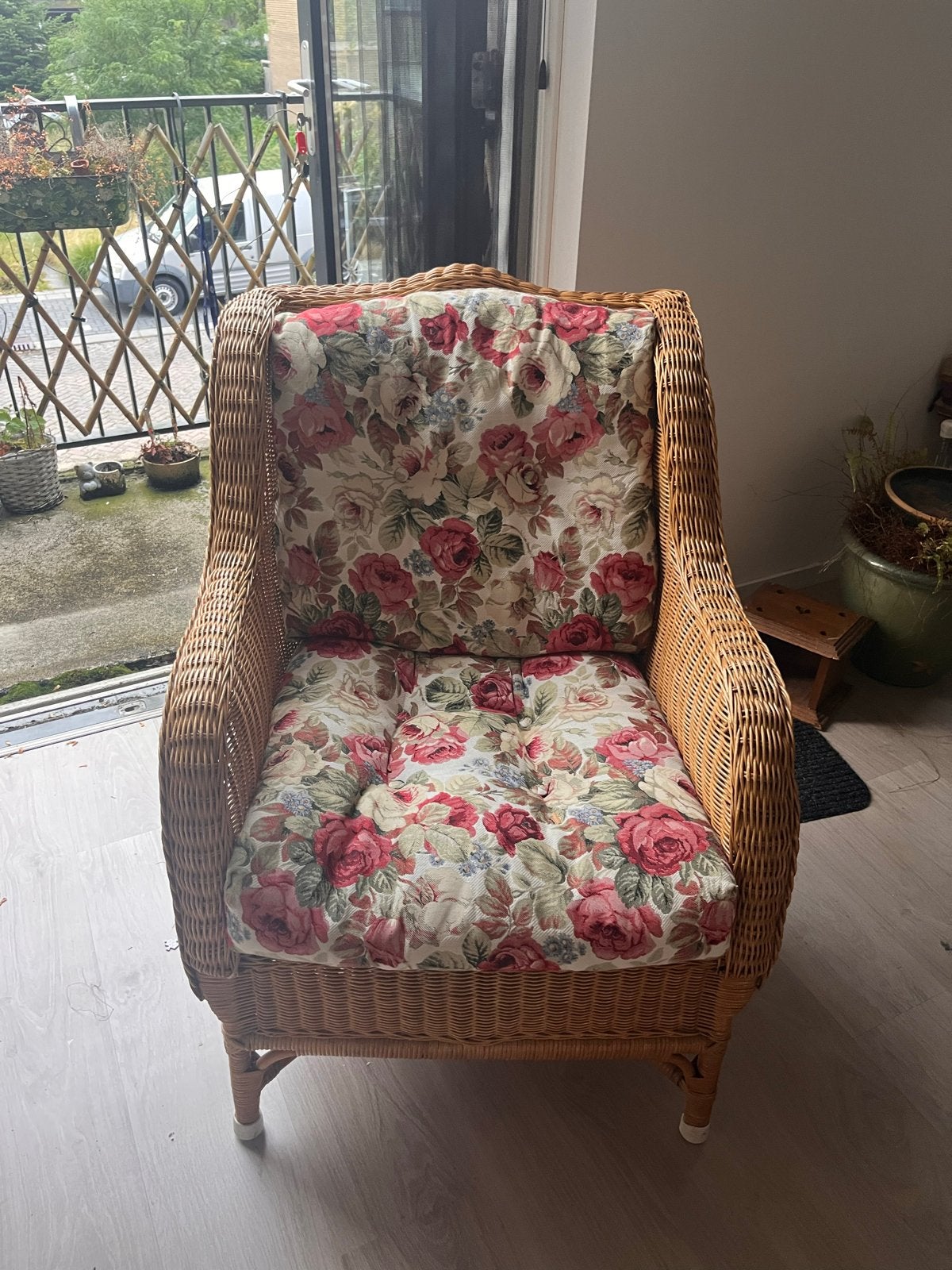 Rotan fauteuil met bloemenkussen, Ophalen, Gebruikt, Overige kleuren, Riet of Rotan