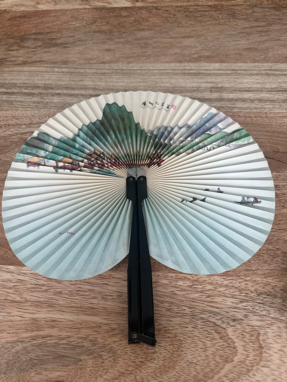 Vintage Chinese papieren waaier met landschap, Ophalen of Verzenden