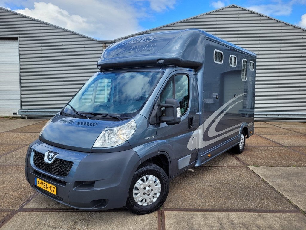 Peugeot Boxer Horsetruck Paarden vervoer / Lage km stand, Voorwielaandrijving, Stof, Gebruikt, Zwart