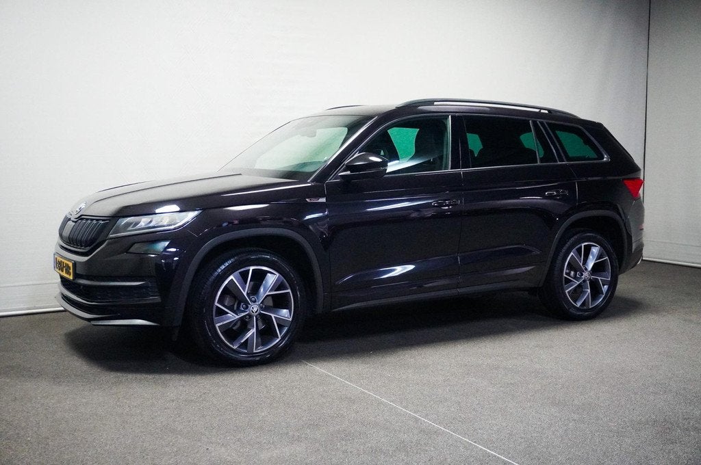 Skoda Kodiaq 1.5 TSI Sportline Business 7p., Auto's, Skoda, Euro 6, 4 cilinders, 150 pk, Zwart