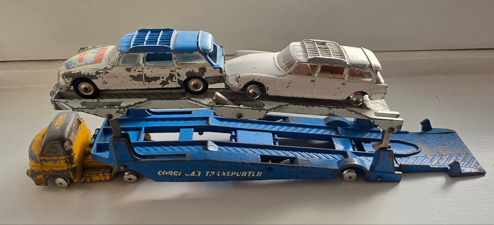 Corgi Car Transporter met 2 Citroën ID Breaks, Ophalen of Verzenden, Gebruikt, Auto