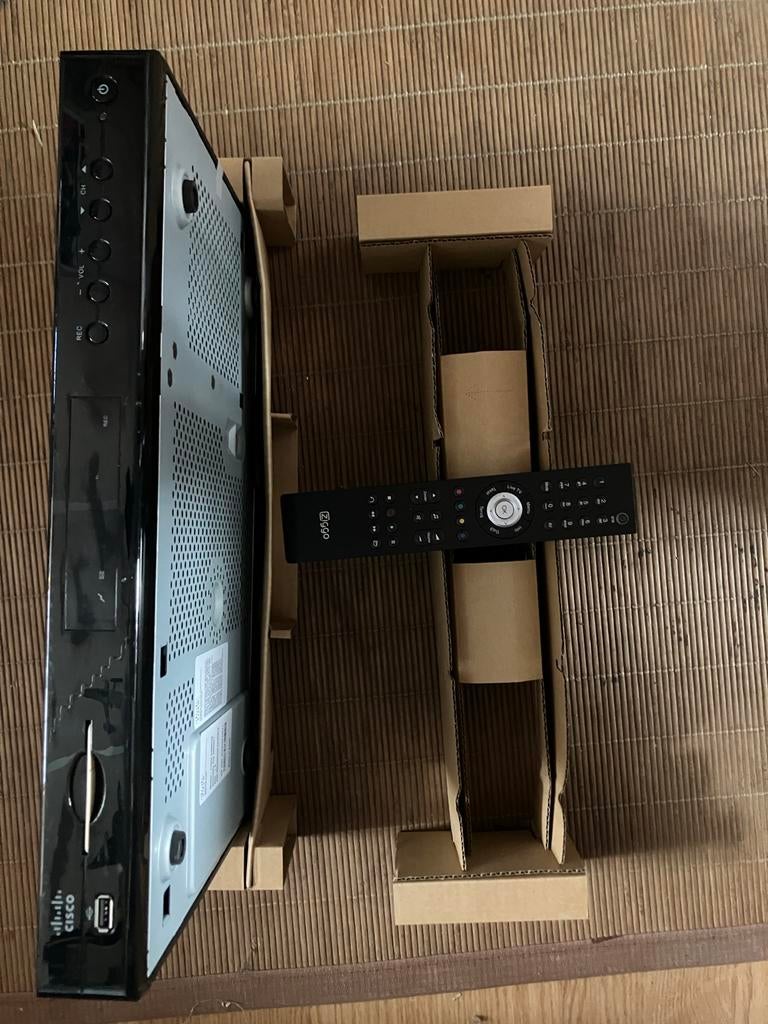 Cisco Internetontvanger / Mediabox met afstandsbediening, Ophalen, Zo goed als nieuw, Decoder