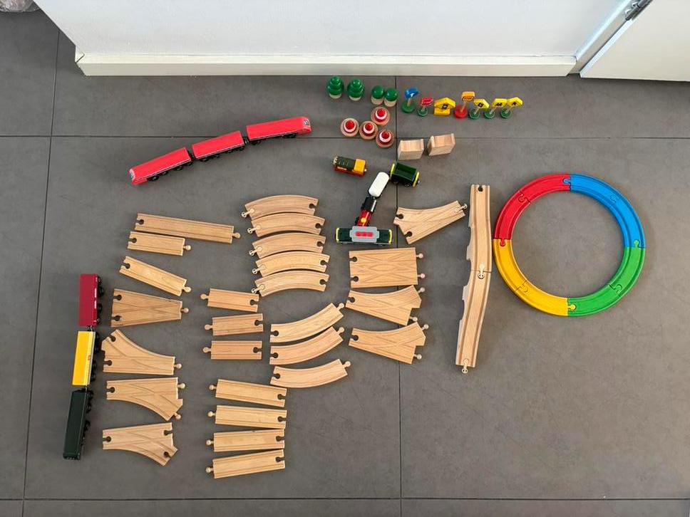 Houten treinbaan met mooie treinen en accessoires, Ophalen of Verzenden, Gebruikt