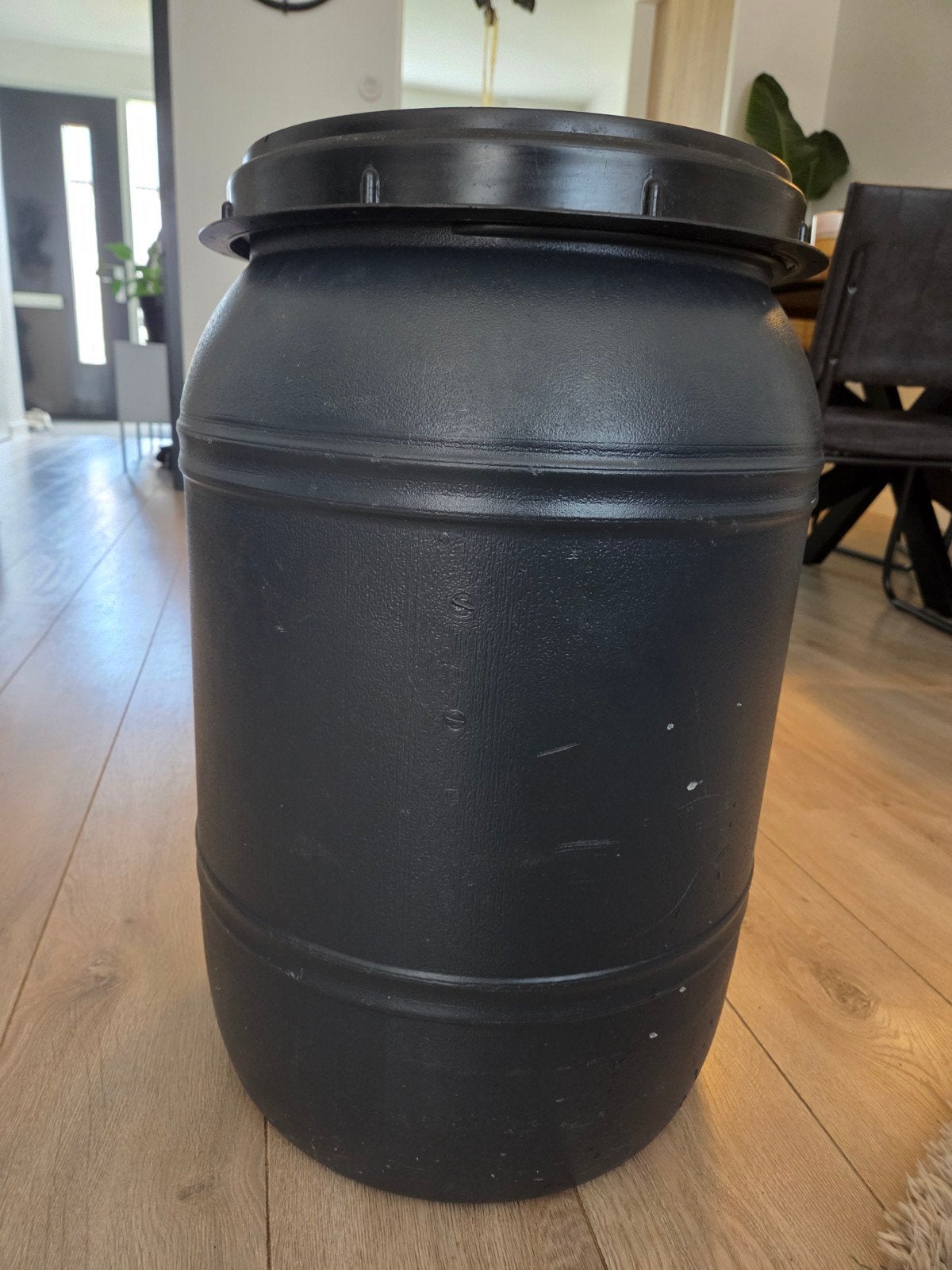 Voerton 60 liter, Ophalen