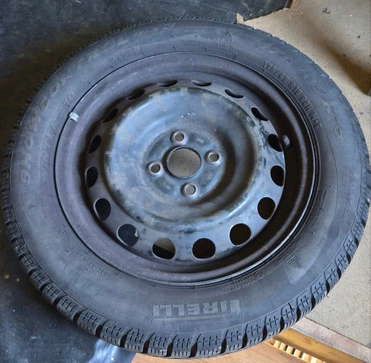 Winterbanden met velgen en wieldoppen - 15 inch, Auto-onderdelen, Ophalen, Gebruikt, 15 inch, 175 mm